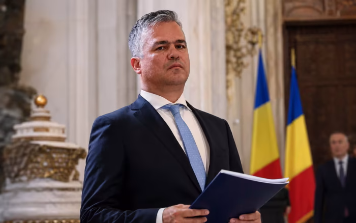 Adrian Veștea depune lista miniștrilor în Parlament