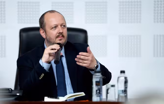 Adrian Papahagi refuză Ministerul Culturii