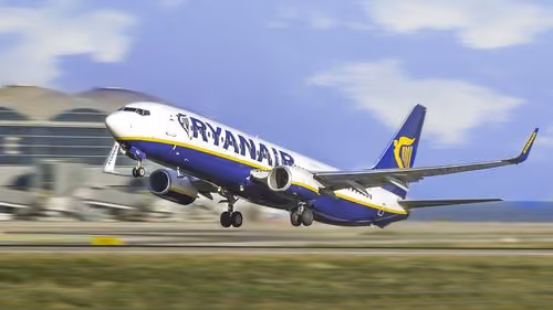 Autoritățile britanice investighează Ryanair pentru taxele pentru locurile alocate familiilor