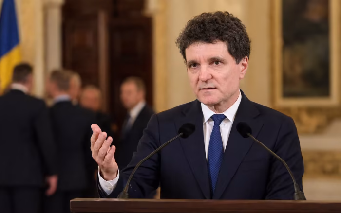Nicușor Dan a ajuns la Galați și vizitează blocul lovit de drona rusească