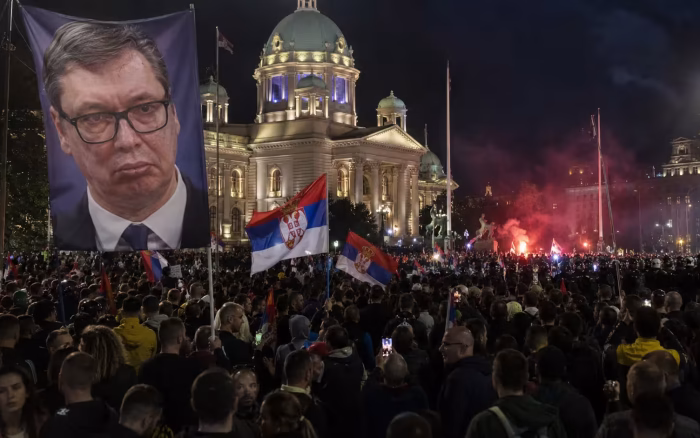 Proteste masive la Belgrad împotriva lui Vucic