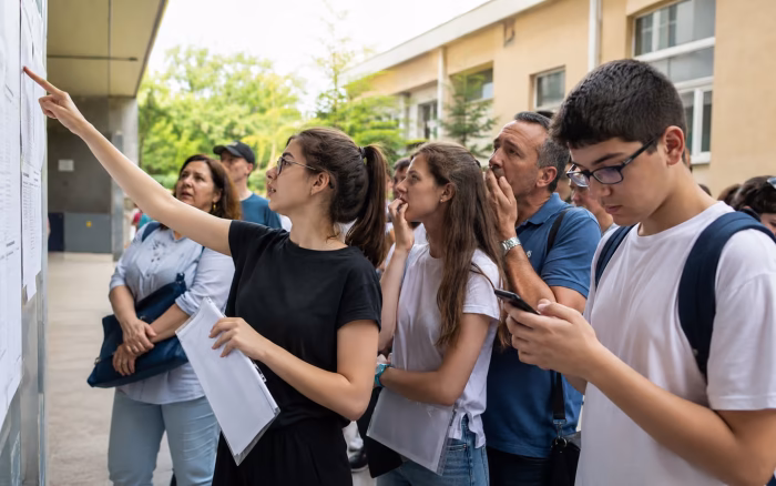 Repartizarea la liceu are loc astăzi. Elevii află unde au fost admiși