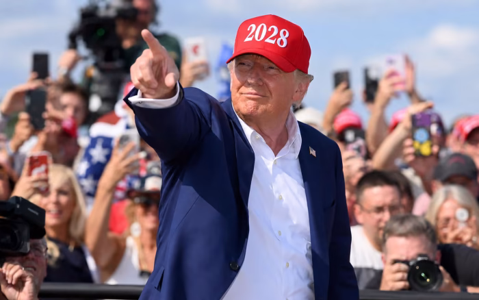Trump reaprinde speculațiile electorale cu șapca „2028”